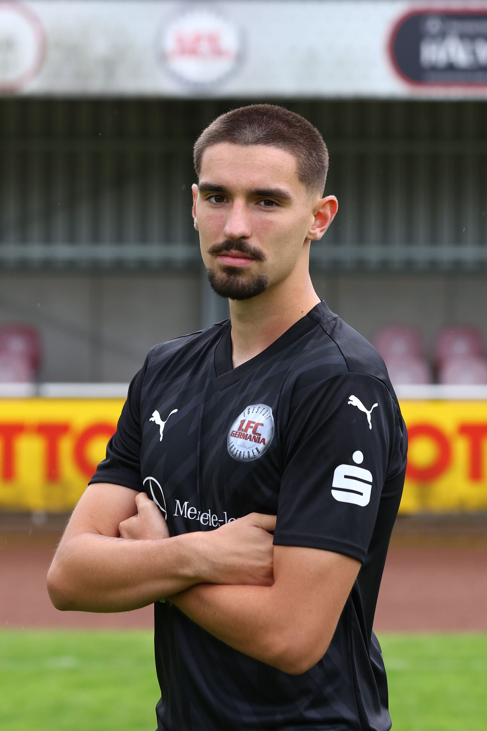 6 Daniel Zürn